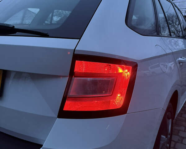 Білий Шкода Фабія, об'ємом двигуна 1.4 л та пробігом 176 тис. км за 8300 $, фото 30 на Automoto.ua