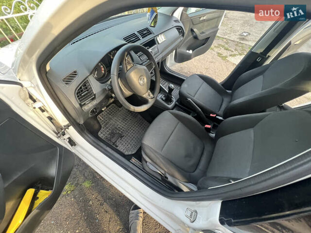 Білий Шкода Фабія, об'ємом двигуна 1.4 л та пробігом 230 тис. км за 8500 $, фото 2 на Automoto.ua