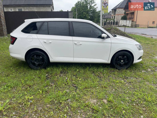 Белый Шкода Фабия, объемом двигателя 1.42 л и пробегом 270 тыс. км за 6500 $, фото 1 на Automoto.ua