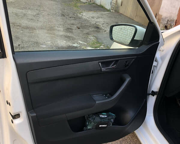 Белый Шкода Фабия, объемом двигателя 1.4 л и пробегом 290 тыс. км за 7800 $, фото 12 на Automoto.ua