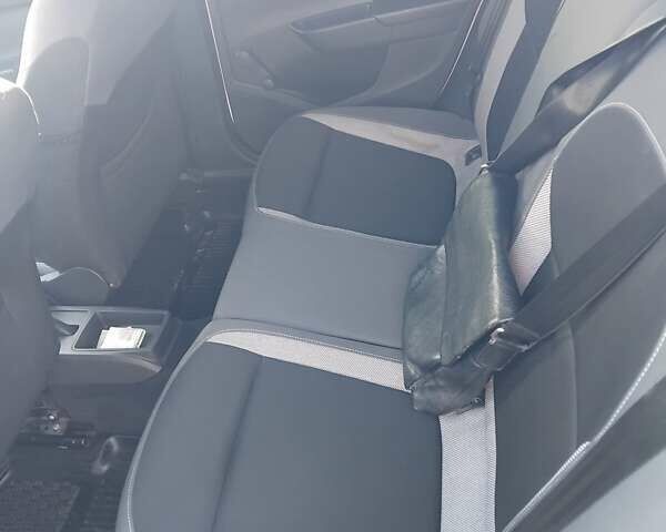 Белый Шкода Фабия, объемом двигателя 1.42 л и пробегом 323 тыс. км за 7500 $, фото 13 на Automoto.ua