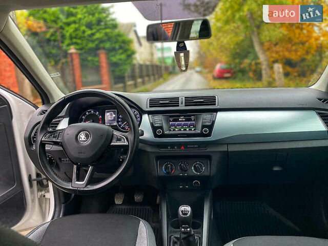 Белый Шкода Фабия, объемом двигателя 1.2 л и пробегом 180 тыс. км за 9800 $, фото 11 на Automoto.ua