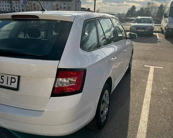 Белый Шкода Фабия, объемом двигателя 1.4 л и пробегом 224 тыс. км за 6950 $, фото 12 на Automoto.ua