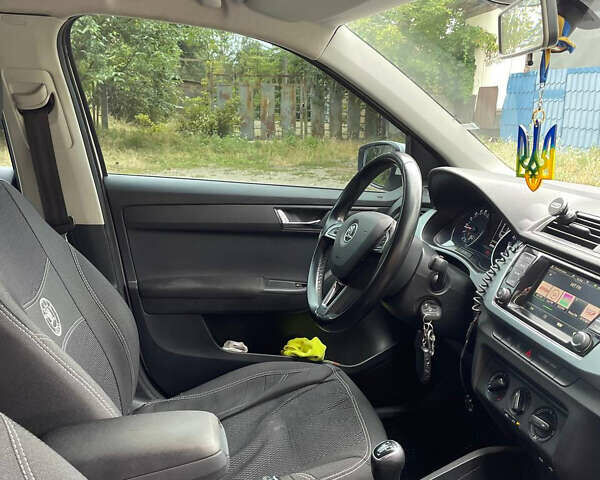 Білий Шкода Фабія, об'ємом двигуна 1.4 л та пробігом 210 тис. км за 8200 $, фото 7 на Automoto.ua