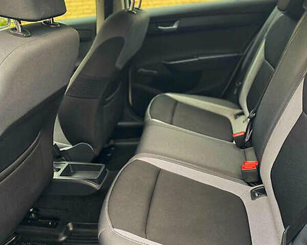 Белый Шкода Фабия, объемом двигателя 1.2 л и пробегом 180 тыс. км за 9800 $, фото 26 на Automoto.ua