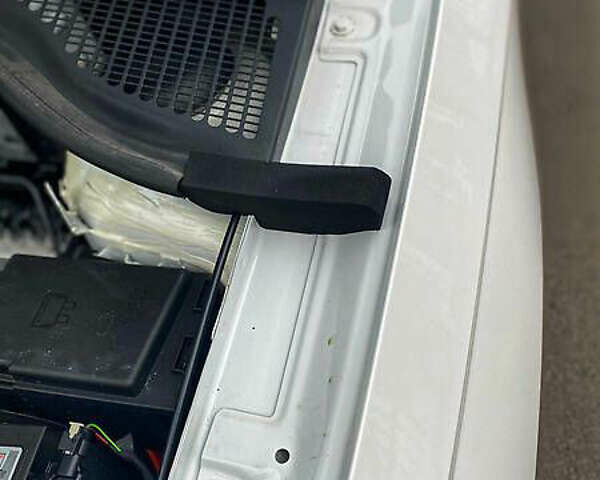 Белый Шкода Фабия, объемом двигателя 1.2 л и пробегом 180 тыс. км за 9800 $, фото 18 на Automoto.ua