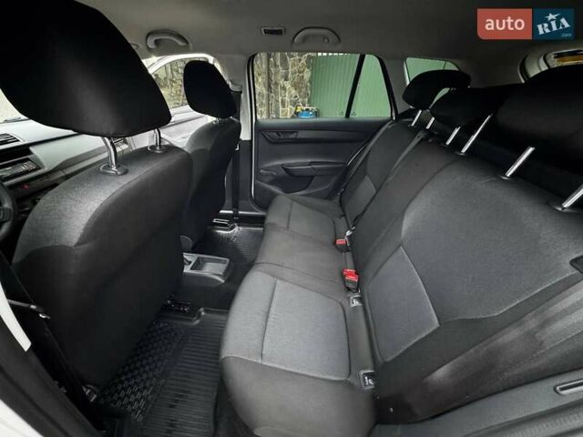 Белый Шкода Фабия, объемом двигателя 1.2 л и пробегом 259 тыс. км за 7300 $, фото 12 на Automoto.ua