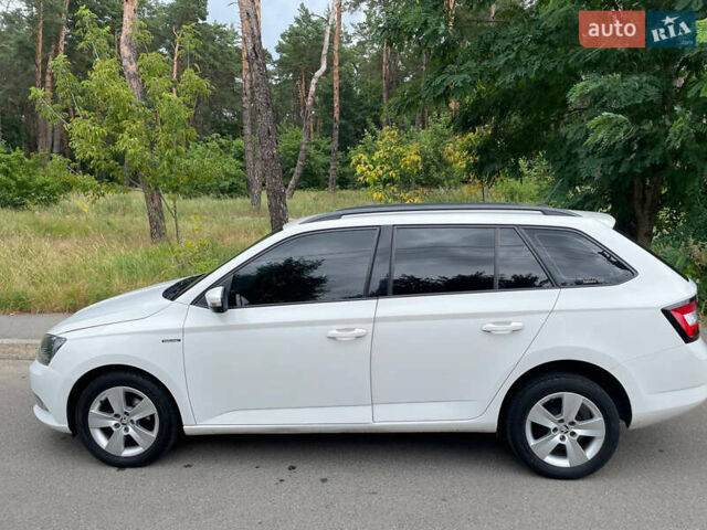 Білий Шкода Фабія, об'ємом двигуна 1.4 л та пробігом 210 тис. км за 8200 $, фото 1 на Automoto.ua