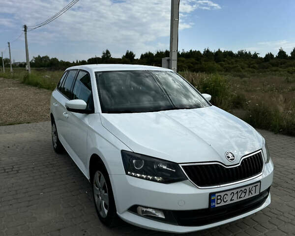 Белый Шкода Фабия, объемом двигателя 1.42 л и пробегом 310 тыс. км за 9199 $, фото 1 на Automoto.ua