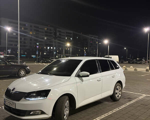 Белый Шкода Фабия, объемом двигателя 1.42 л и пробегом 316 тыс. км за 7299 $, фото 2 на Automoto.ua