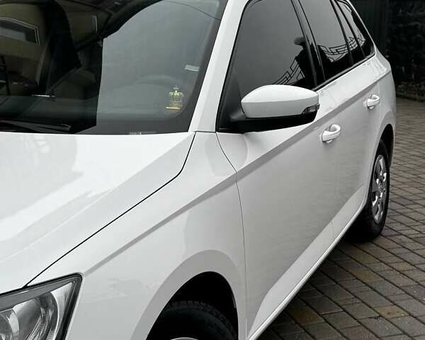 Белый Шкода Фабия, объемом двигателя 1.2 л и пробегом 259 тыс. км за 7300 $, фото 7 на Automoto.ua