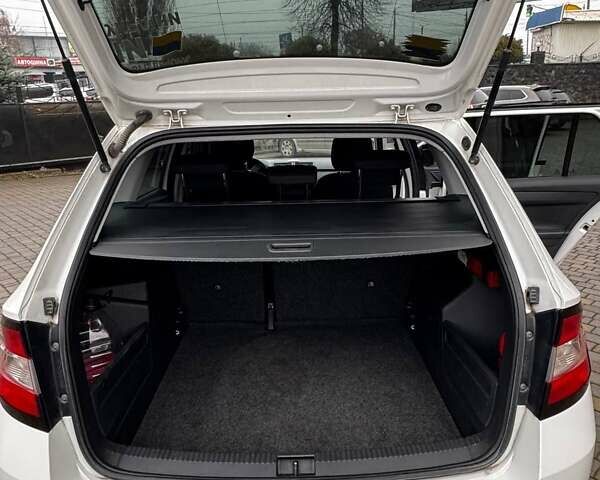 Белый Шкода Фабия, объемом двигателя 1.2 л и пробегом 259 тыс. км за 7300 $, фото 15 на Automoto.ua