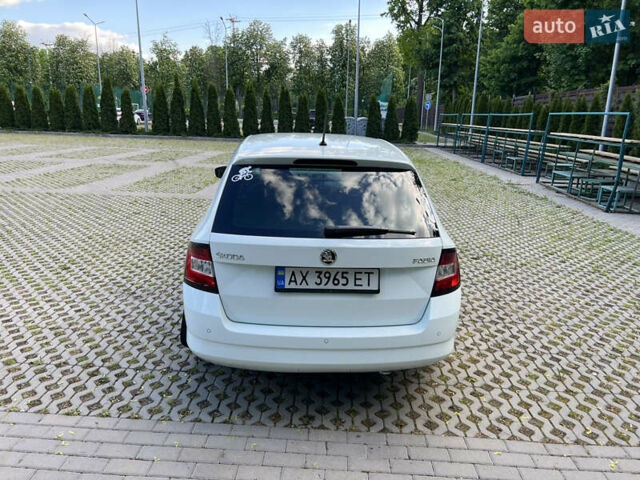 Белый Шкода Фабия, объемом двигателя 1.4 л и пробегом 185 тыс. км за 8400 $, фото 5 на Automoto.ua