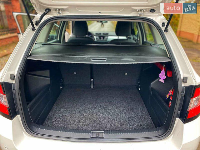 Белый Шкода Фабия, объемом двигателя 1.2 л и пробегом 180 тыс. км за 9800 $, фото 13 на Automoto.ua