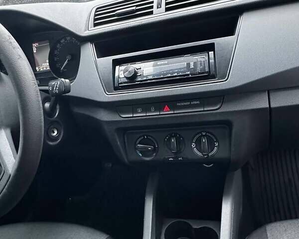 Белый Шкода Фабия, объемом двигателя 1.2 л и пробегом 259 тыс. км за 7300 $, фото 10 на Automoto.ua