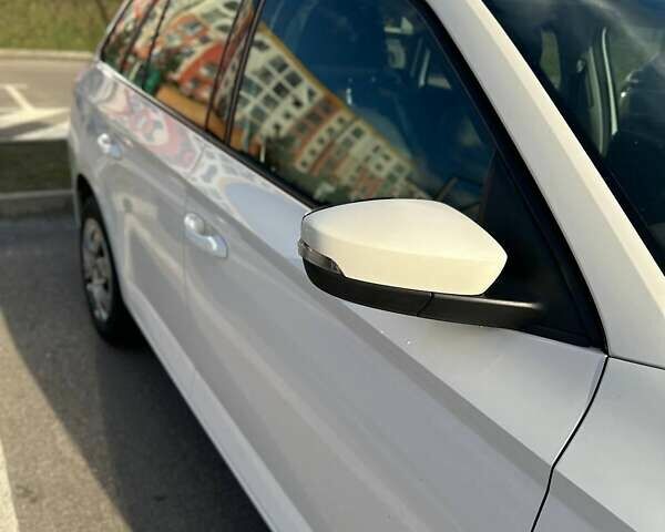 Белый Шкода Фабия, объемом двигателя 1.4 л и пробегом 224 тыс. км за 6950 $, фото 9 на Automoto.ua