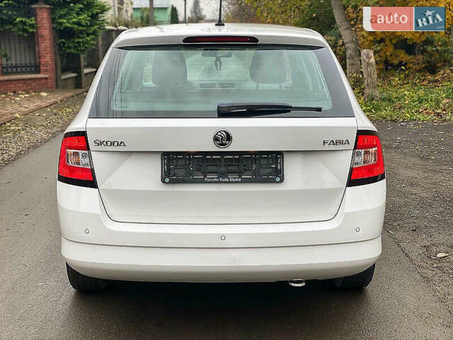 Белый Шкода Фабия, объемом двигателя 1.2 л и пробегом 180 тыс. км за 9800 $, фото 23 на Automoto.ua