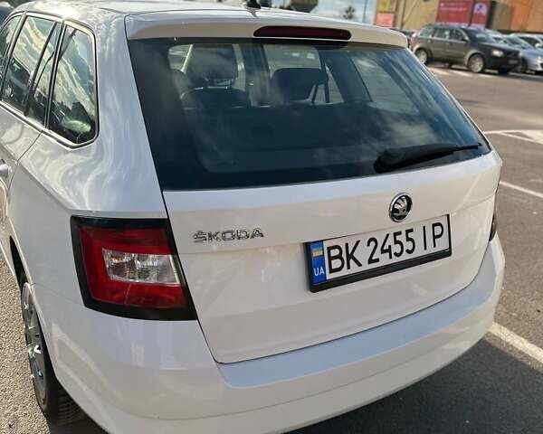 Белый Шкода Фабия, объемом двигателя 1.4 л и пробегом 224 тыс. км за 6950 $, фото 10 на Automoto.ua