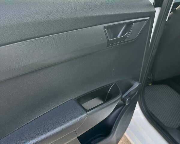 Белый Шкода Фабия, объемом двигателя 1.4 л и пробегом 224 тыс. км за 6950 $, фото 20 на Automoto.ua