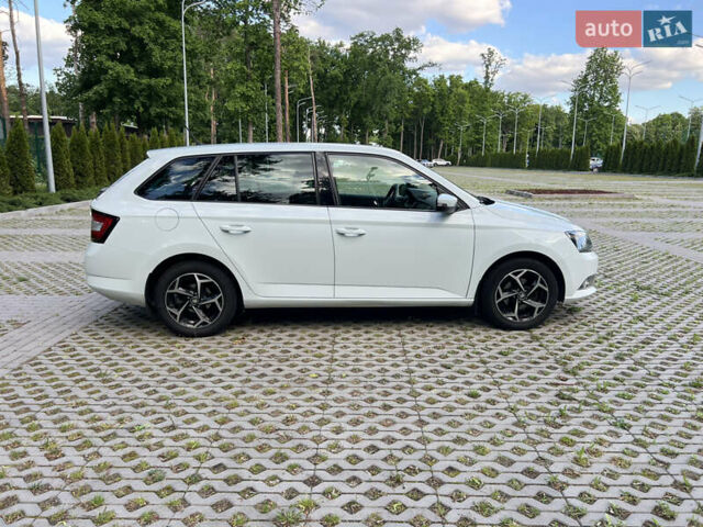 Белый Шкода Фабия, объемом двигателя 1.4 л и пробегом 185 тыс. км за 8400 $, фото 2 на Automoto.ua