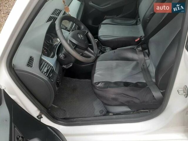 Белый Шкода Фабия, объемом двигателя 1.42 л и пробегом 285 тыс. км за 7999 $, фото 11 на Automoto.ua