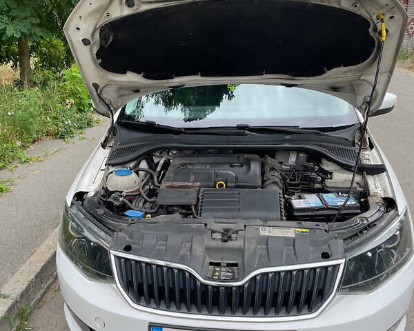 Білий Шкода Фабія, об'ємом двигуна 1.4 л та пробігом 210 тис. км за 8200 $, фото 5 на Automoto.ua