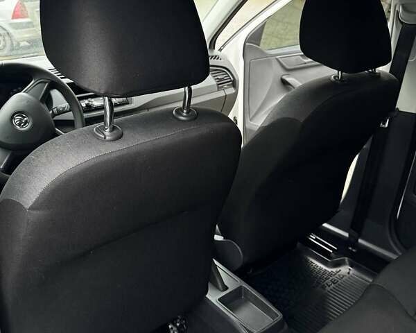 Белый Шкода Фабия, объемом двигателя 1.2 л и пробегом 259 тыс. км за 7300 $, фото 17 на Automoto.ua