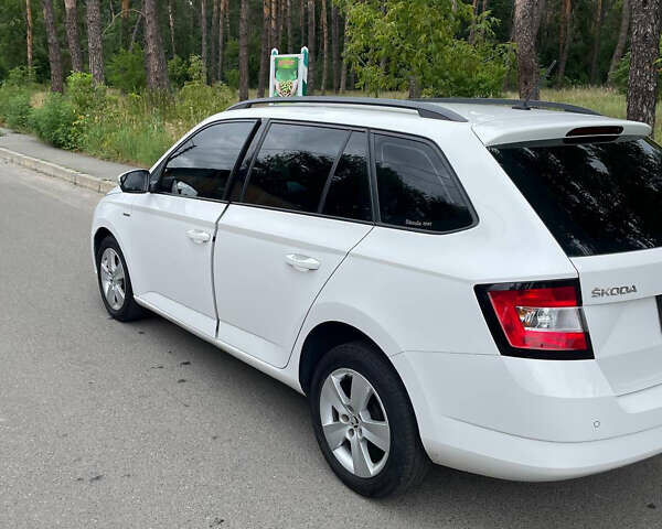 Білий Шкода Фабія, об'ємом двигуна 1.4 л та пробігом 210 тис. км за 8200 $, фото 2 на Automoto.ua