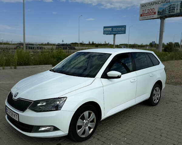 Белый Шкода Фабия, объемом двигателя 1.42 л и пробегом 310 тыс. км за 9199 $, фото 5 на Automoto.ua