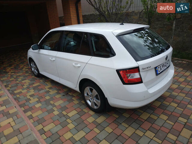 Белый Шкода Фабия, объемом двигателя 1.2 л и пробегом 180 тыс. км за 9800 $, фото 2 на Automoto.ua