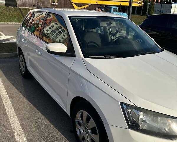 Белый Шкода Фабия, объемом двигателя 1.4 л и пробегом 224 тыс. км за 6950 $, фото 6 на Automoto.ua