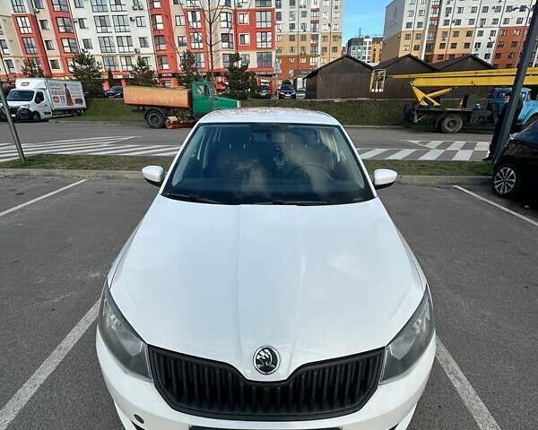 Белый Шкода Фабия, объемом двигателя 1.4 л и пробегом 224 тыс. км за 6950 $, фото 1 на Automoto.ua