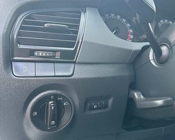 Белый Шкода Фабия, объемом двигателя 1.4 л и пробегом 224 тыс. км за 6950 $, фото 13 на Automoto.ua