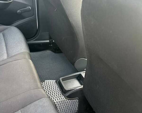 Белый Шкода Фабия, объемом двигателя 1.4 л и пробегом 224 тыс. км за 6950 $, фото 21 на Automoto.ua