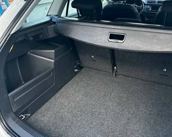 Белый Шкода Фабия, объемом двигателя 1.4 л и пробегом 224 тыс. км за 6950 $, фото 27 на Automoto.ua