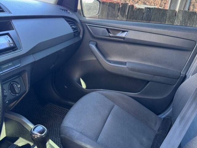 Белый Шкода Фабия, объемом двигателя 1.2 л и пробегом 273 тыс. км за 6350 $, фото 4 на Automoto.ua