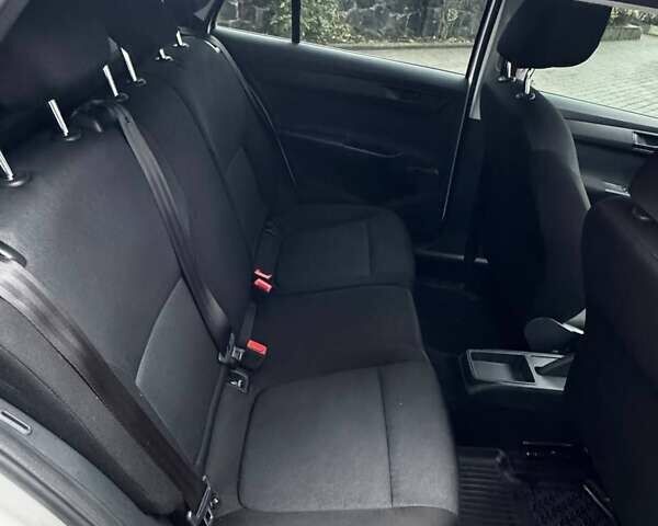 Белый Шкода Фабия, объемом двигателя 1.2 л и пробегом 259 тыс. км за 7300 $, фото 11 на Automoto.ua