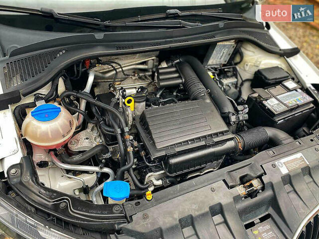 Белый Шкода Фабия, объемом двигателя 1.2 л и пробегом 180 тыс. км за 9800 $, фото 14 на Automoto.ua