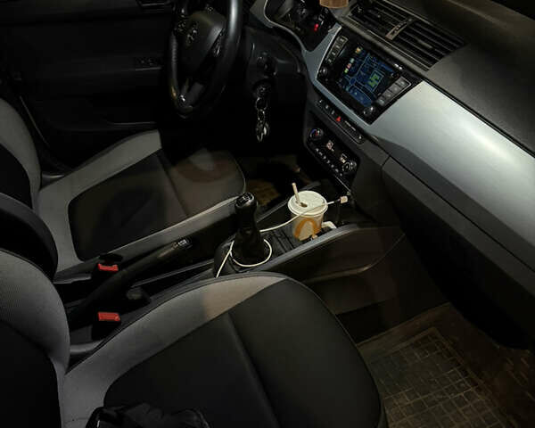 Белый Шкода Фабия, объемом двигателя 1.42 л и пробегом 316 тыс. км за 7299 $, фото 9 на Automoto.ua