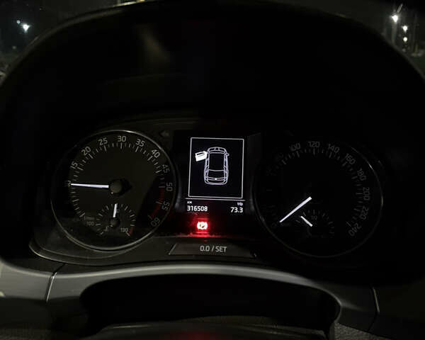 Белый Шкода Фабия, объемом двигателя 1.42 л и пробегом 316 тыс. км за 7299 $, фото 10 на Automoto.ua