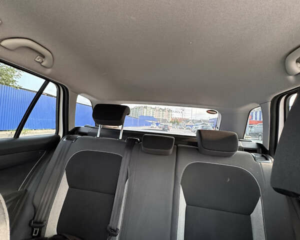 Белый Шкода Фабия, объемом двигателя 1.42 л и пробегом 228 тыс. км за 7999 $, фото 9 на Automoto.ua