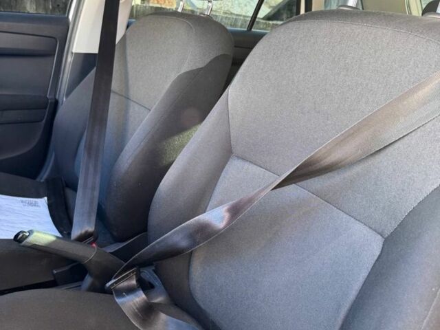 Белый Шкода Фабия, объемом двигателя 1.2 л и пробегом 273 тыс. км за 6350 $, фото 1 на Automoto.ua