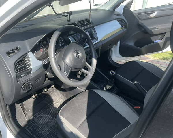 Білий Шкода Фабія, об'ємом двигуна 1.42 л та пробігом 178 тис. км за 7100 $, фото 4 на Automoto.ua