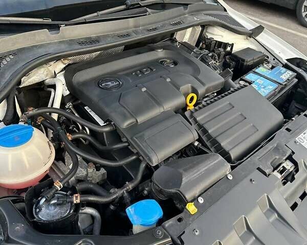 Белый Шкода Фабия, объемом двигателя 1.4 л и пробегом 224 тыс. км за 6950 $, фото 30 на Automoto.ua