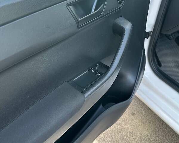 Белый Шкода Фабия, объемом двигателя 1.4 л и пробегом 224 тыс. км за 6950 $, фото 22 на Automoto.ua