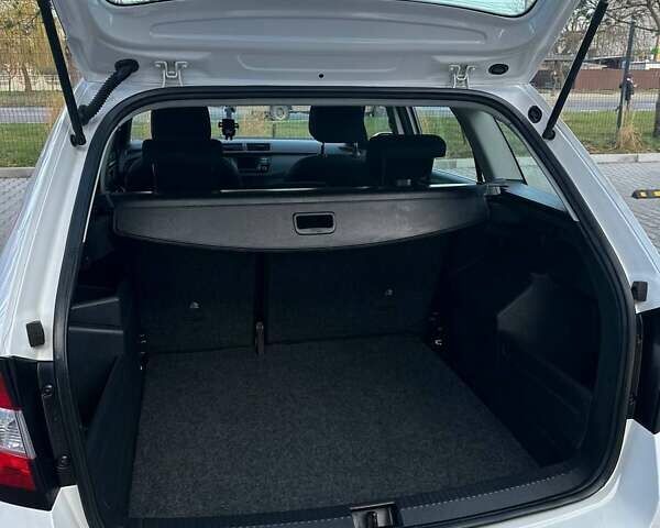 Белый Шкода Фабия, объемом двигателя 1.4 л и пробегом 224 тыс. км за 6950 $, фото 26 на Automoto.ua