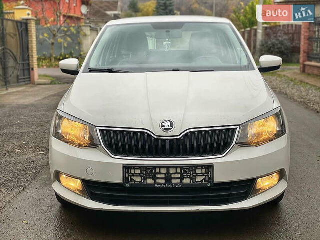 Белый Шкода Фабия, объемом двигателя 1.2 л и пробегом 180 тыс. км за 9800 $, фото 32 на Automoto.ua
