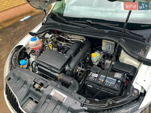 Белый Шкода Фабия, объемом двигателя 1.2 л и пробегом 180 тыс. км за 9800 $, фото 27 на Automoto.ua