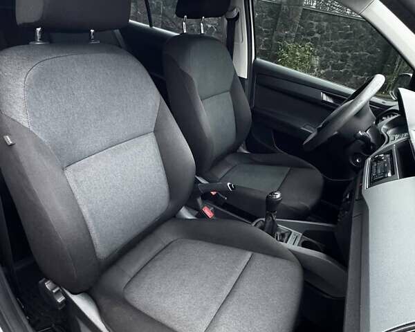 Белый Шкода Фабия, объемом двигателя 1.2 л и пробегом 259 тыс. км за 7300 $, фото 13 на Automoto.ua