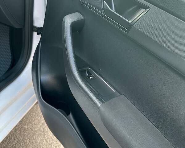 Белый Шкода Фабия, объемом двигателя 1.4 л и пробегом 224 тыс. км за 6950 $, фото 23 на Automoto.ua